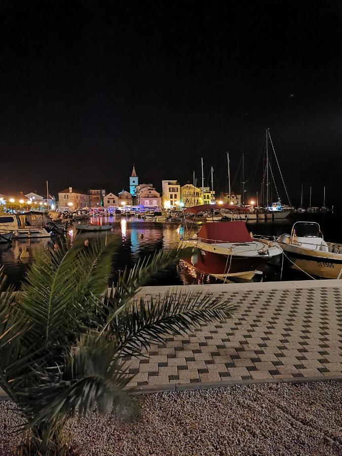 Apartman Trusic Pirovac Bagian luar foto