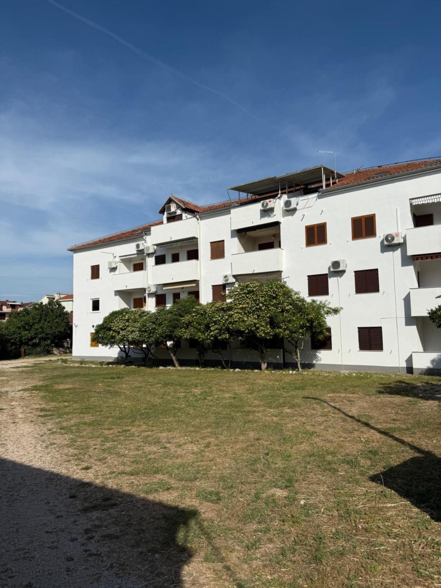 Apartman Trusic Pirovac Bagian luar foto