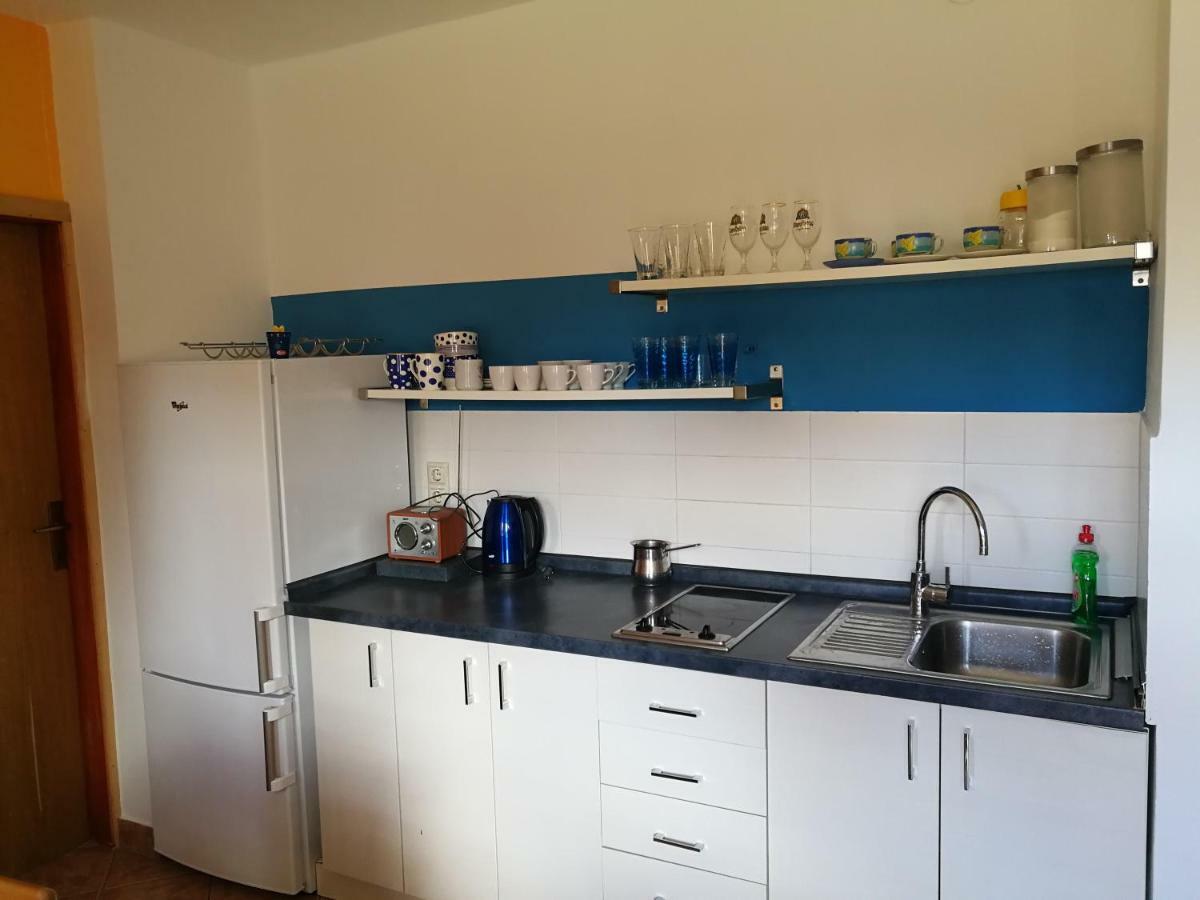 Apartman Trusic Pirovac Bagian luar foto