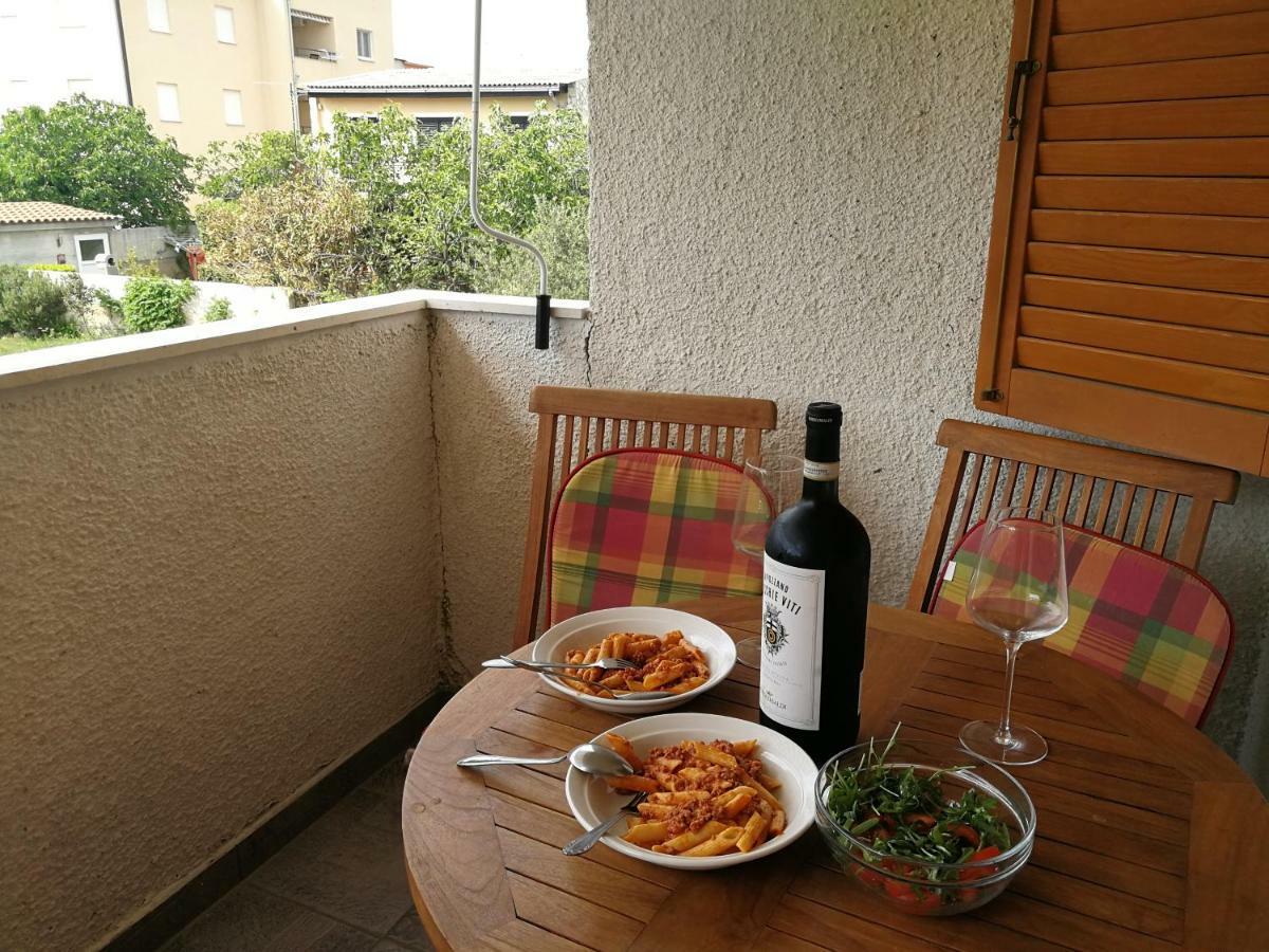 Apartman Trusic Pirovac Bagian luar foto